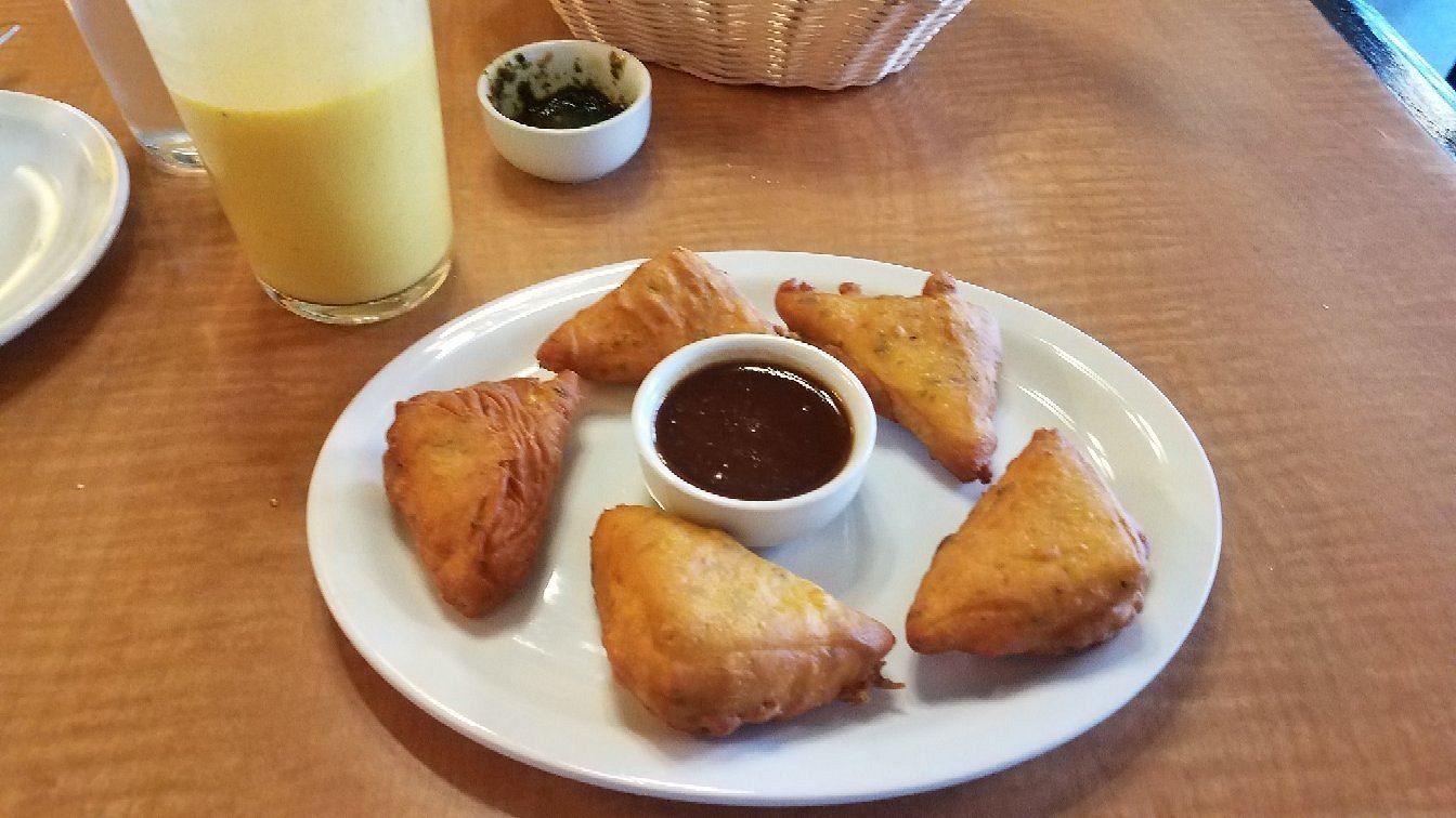 Vegetable samosas with tamarind sauce